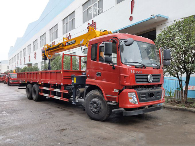 12噸東風(fēng)隨車(chē)吊帶鉆頭副鉤遙控雙聯(lián)泵于一體多功能隨車(chē)吊